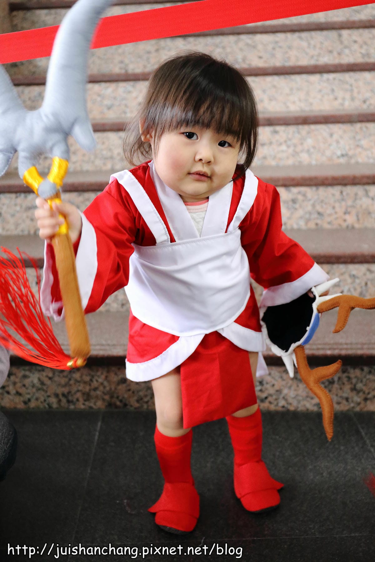 【展覽║台北】台大體育館  COSPLAY登場～辣妹露小蠻腰盛裝赴會