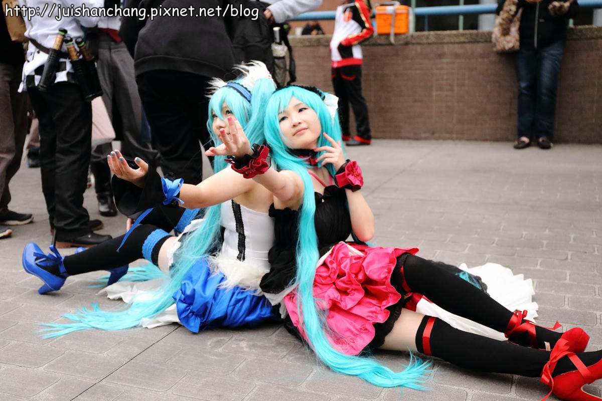 【展覽║台北】台大體育館  COSPLAY登場～辣妹露小蠻腰盛裝赴會