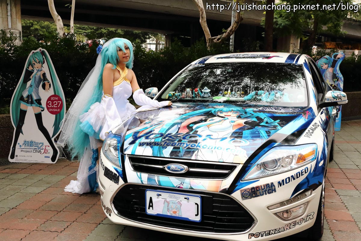 【展覽║台北】台大體育館  COSPLAY登場～辣妹露小蠻腰盛裝赴會