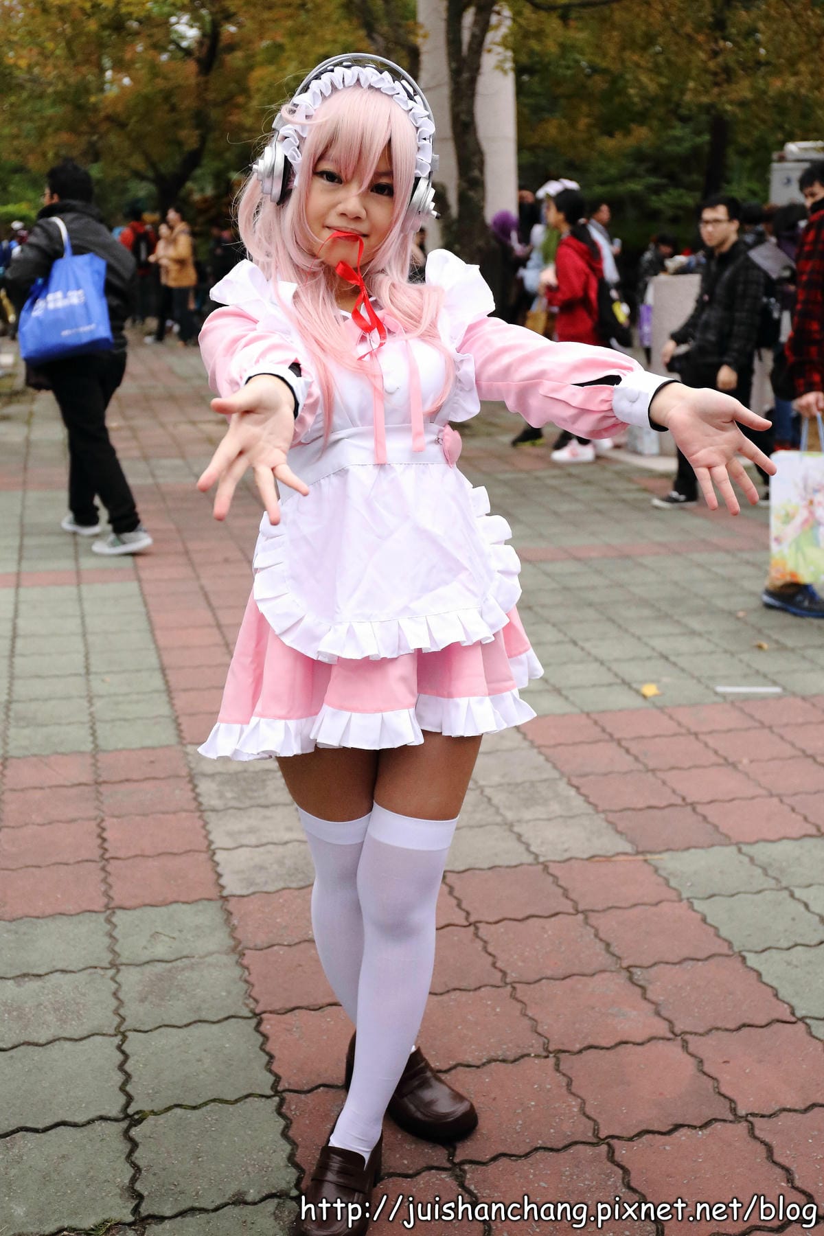 【展覽║台北】台大體育館  COSPLAY登場～辣妹露小蠻腰盛裝赴會