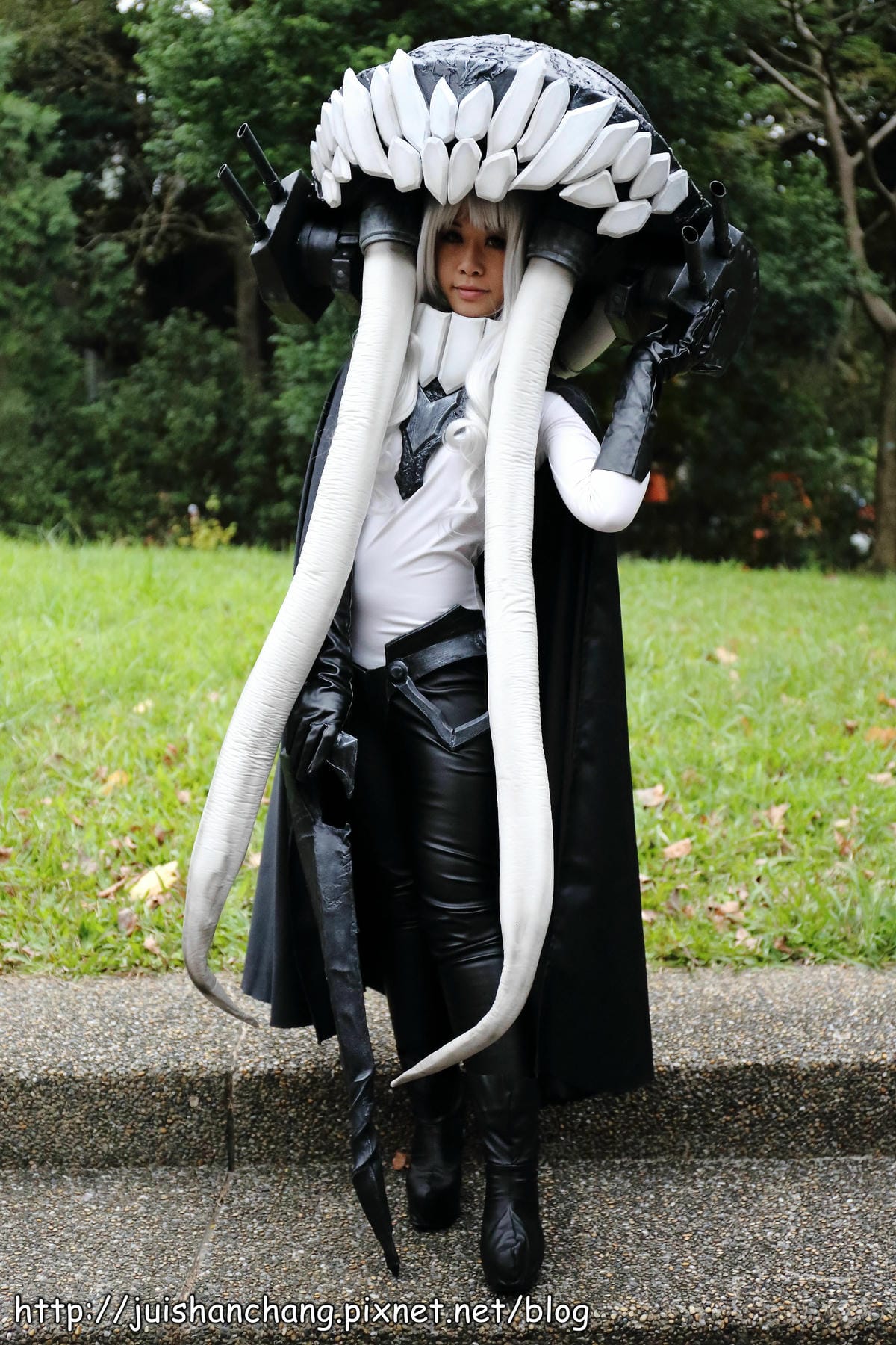 【展覽║台北】台大體育館  COSPLAY登場～辣妹露小蠻腰盛裝赴會