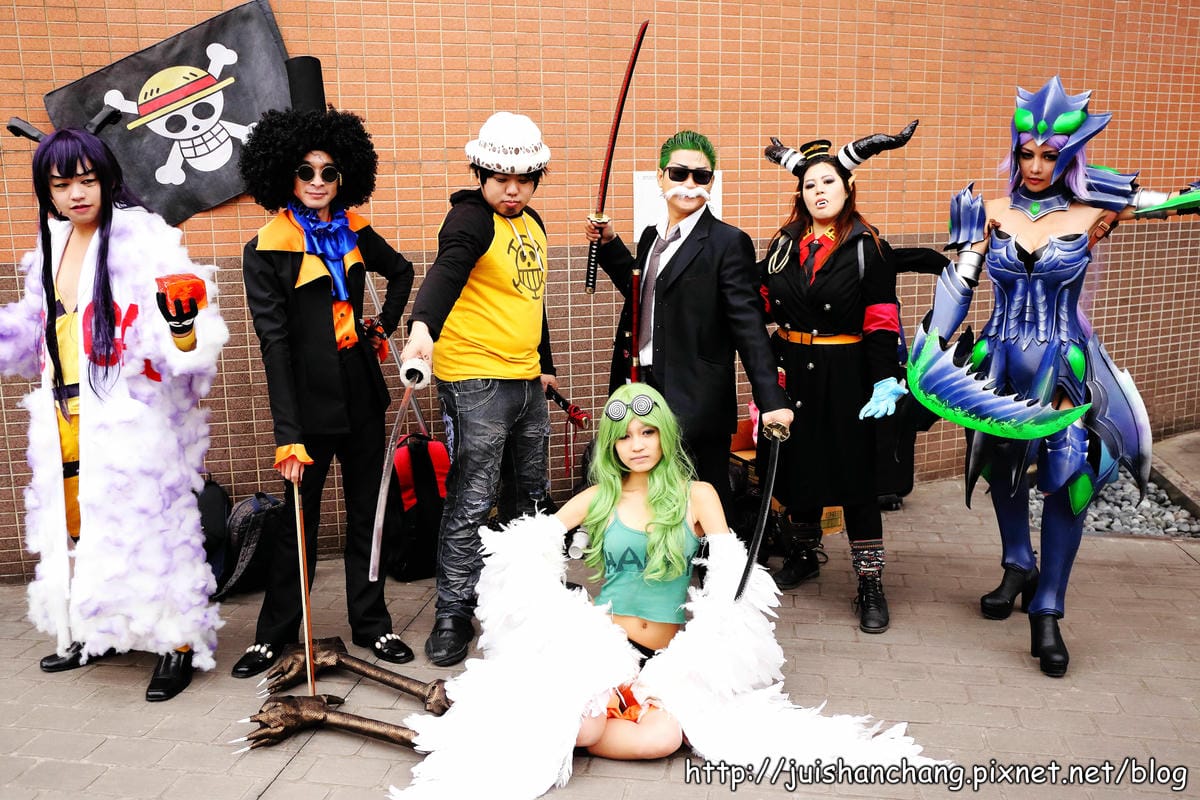 【展覽║台北】台大體育館  COSPLAY登場～辣妹露小蠻腰盛裝赴會