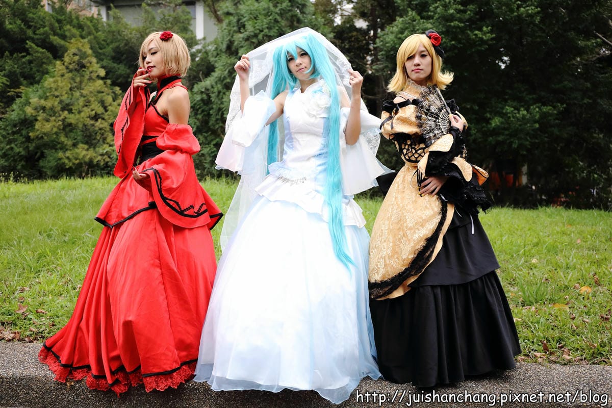 【展覽║台北】台大體育館  COSPLAY登場～辣妹露小蠻腰盛裝赴會