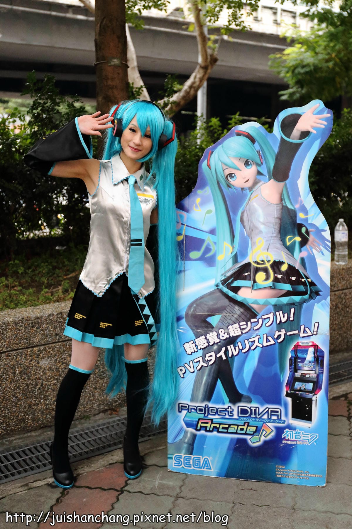 【展覽║台北】台大體育館  COSPLAY登場～辣妹露小蠻腰盛裝赴會