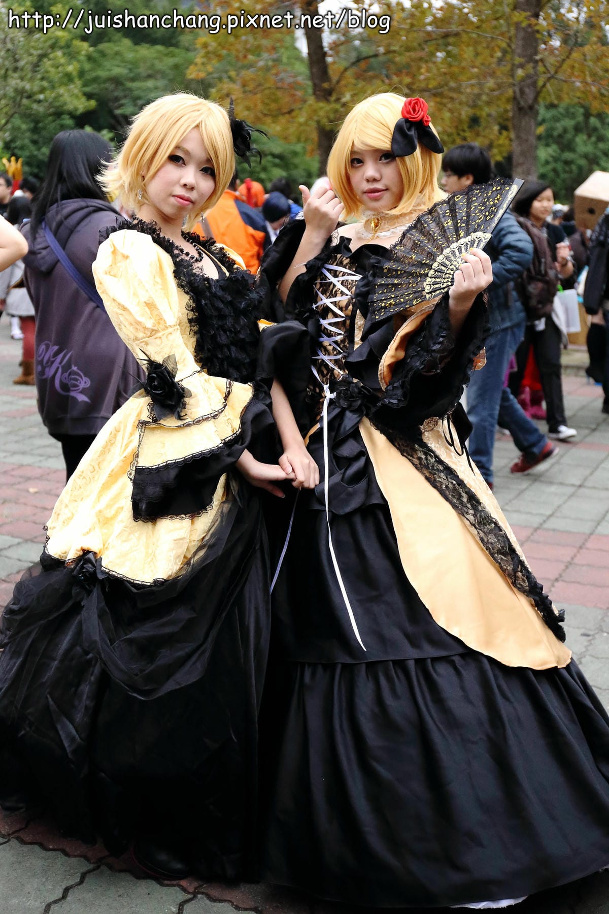 【展覽║台北】台大體育館  COSPLAY登場～辣妹露小蠻腰盛裝赴會