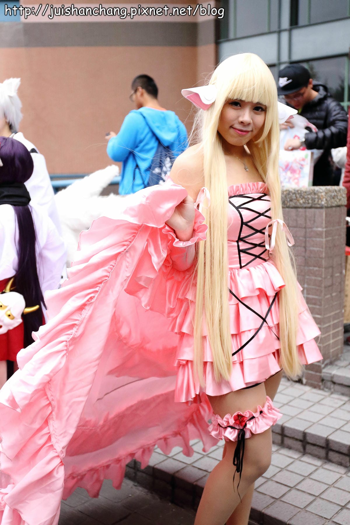 【展覽║台北】台大體育館  COSPLAY登場～辣妹露小蠻腰盛裝赴會