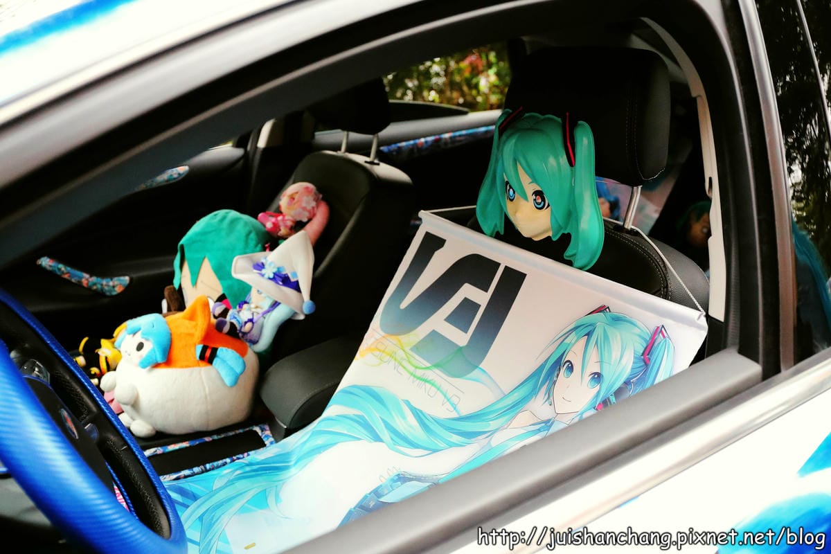 【展覽║台北】台大體育館  COSPLAY登場～辣妹露小蠻腰盛裝赴會