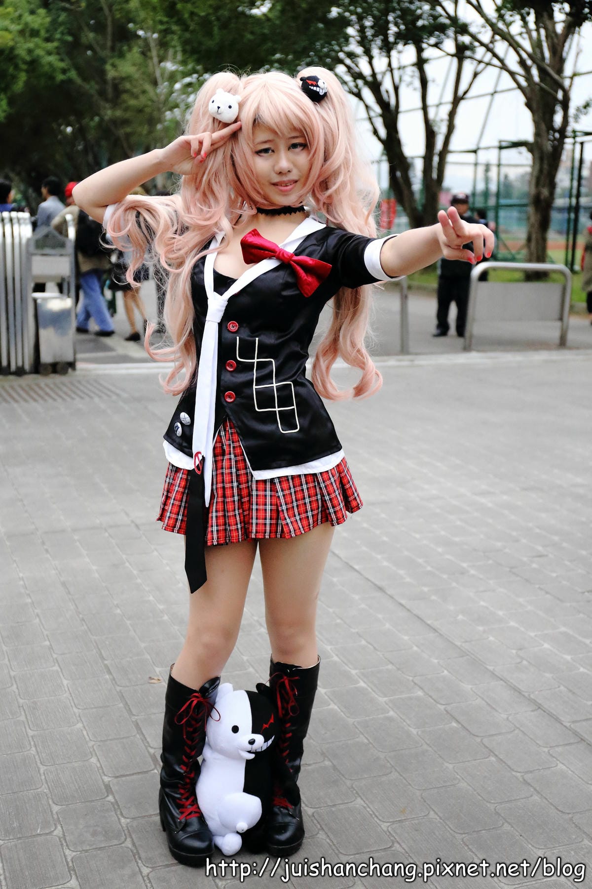 【展覽║台北】台大體育館  COSPLAY登場～辣妹露小蠻腰盛裝赴會