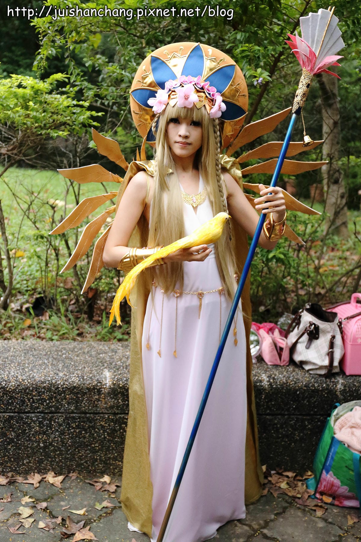 【展覽║台北】台大體育館  COSPLAY登場～辣妹露小蠻腰盛裝赴會