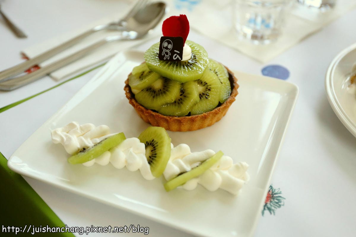 【食記║台中】à la sha cafe複合式主題餐廳～咦？！阿財也會煮咖啡？！