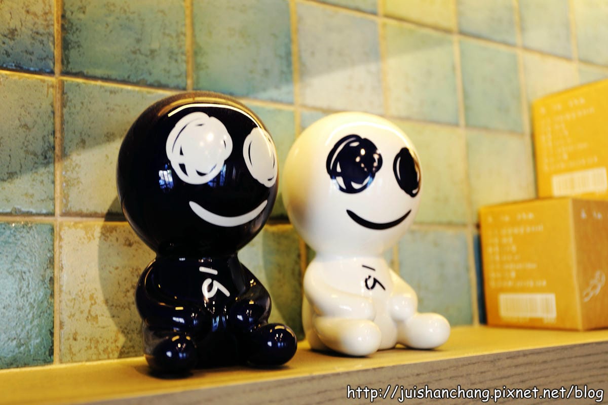 【食記║台中】à la sha cafe複合式主題餐廳～咦？！阿財也會煮咖啡？！