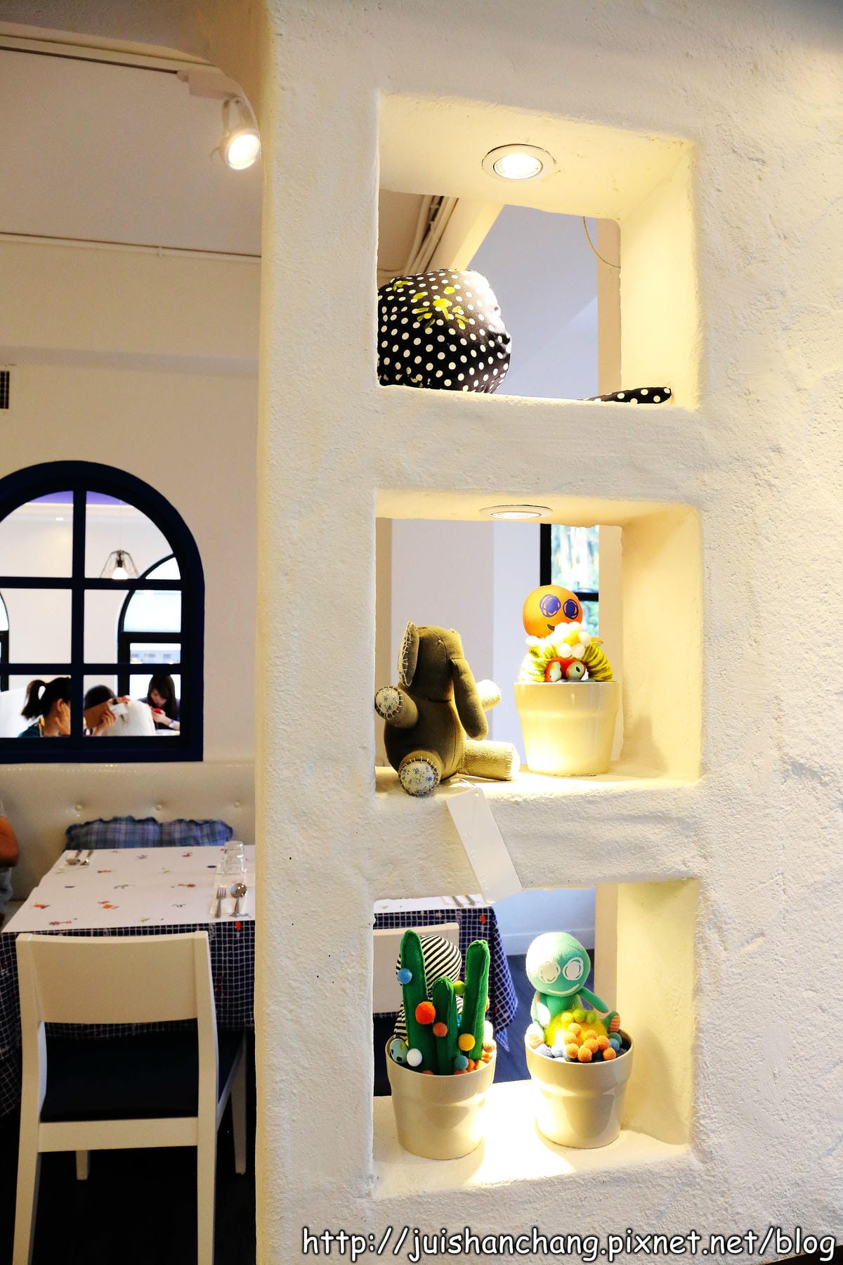 【食記║台中】à la sha cafe複合式主題餐廳～咦？！阿財也會煮咖啡？！