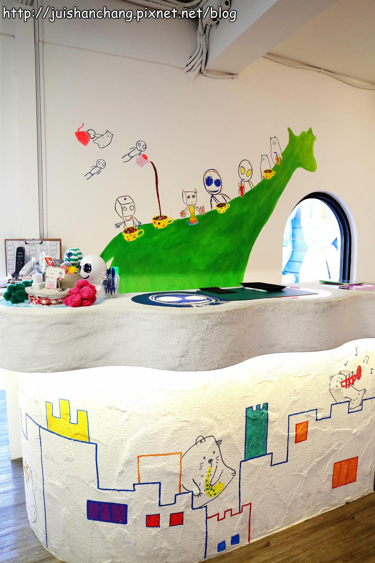 【食記║台中】à la sha cafe複合式主題餐廳～咦？！阿財也會煮咖啡？！