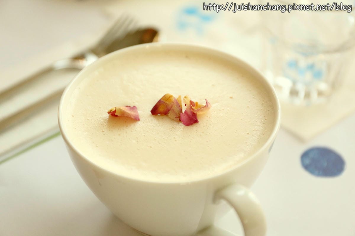 【食記║台中】à la sha cafe複合式主題餐廳～咦？！阿財也會煮咖啡？！