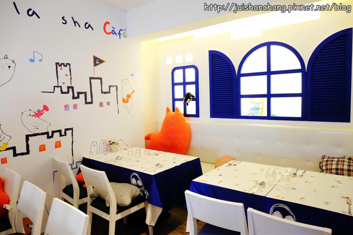 【食記║台中】à la sha cafe複合式主題餐廳～咦？！阿財也會煮咖啡？！