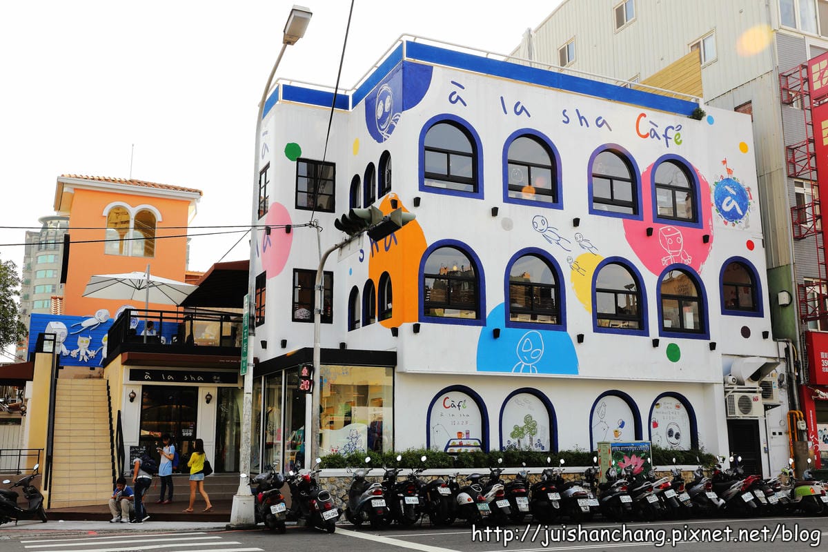 【食記║台中】à la sha cafe複合式主題餐廳～咦？！阿財也會煮咖啡？！