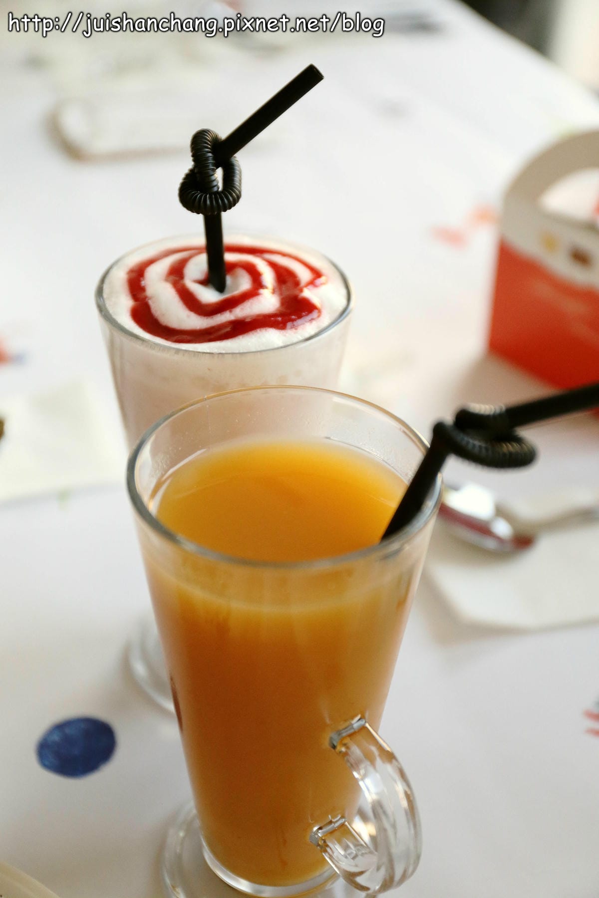 【食記║台中】à la sha cafe複合式主題餐廳～咦？！阿財也會煮咖啡？！