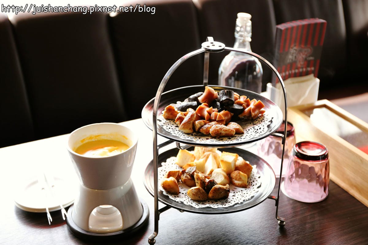 【食‖彰化】原覺咖啡～員林火車站附近美食大發現，濃郁到爆的起司鍋！