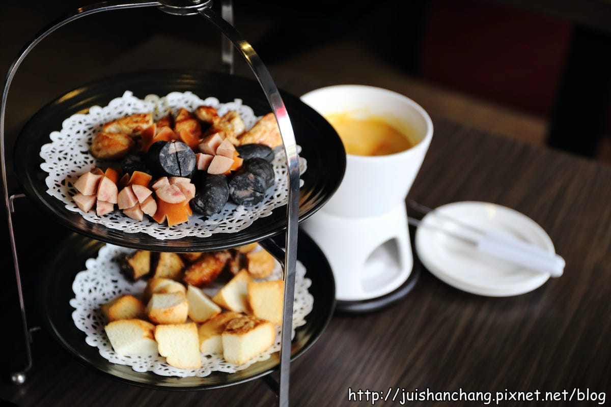 【食‖彰化】原覺咖啡～員林火車站附近美食大發現，濃郁到爆的起司鍋！