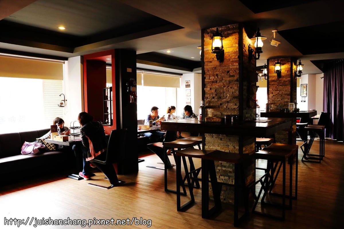 【食‖彰化】原覺咖啡～員林火車站附近美食大發現，濃郁到爆的起司鍋！