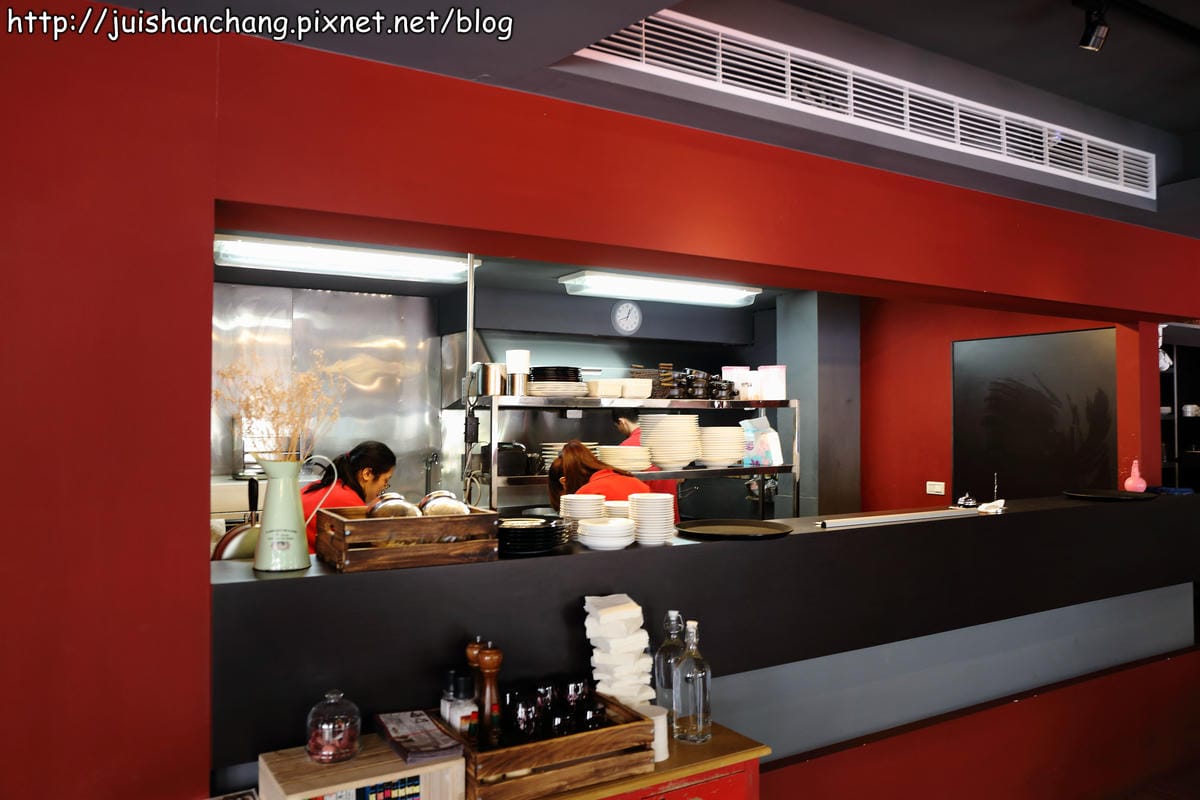 【食‖彰化】原覺咖啡～員林火車站附近美食大發現，濃郁到爆的起司鍋！