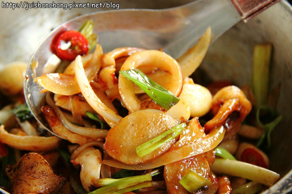 【食‖宜蘭】雷公埤冷泉碳烤～宜蘭隱藏版美食，大嗑烤魚，現撈ㄟ才敢大聲！