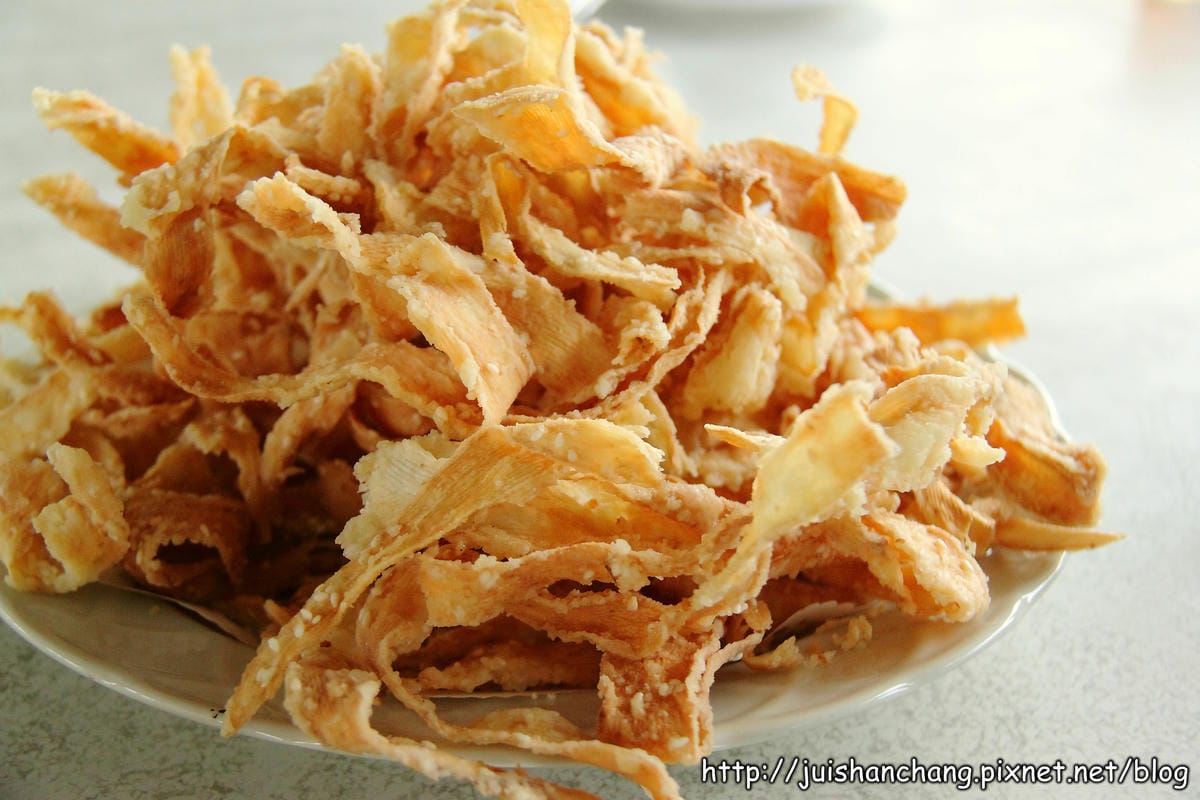 【食‖宜蘭】雷公埤冷泉碳烤～宜蘭隱藏版美食，大嗑烤魚，現撈ㄟ才敢大聲！