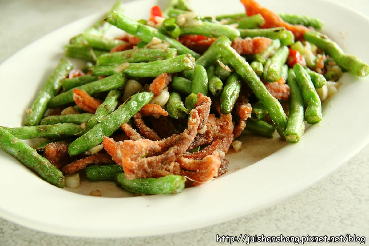 【食‖宜蘭】雷公埤冷泉碳烤～宜蘭隱藏版美食，大嗑烤魚，現撈ㄟ才敢大聲！