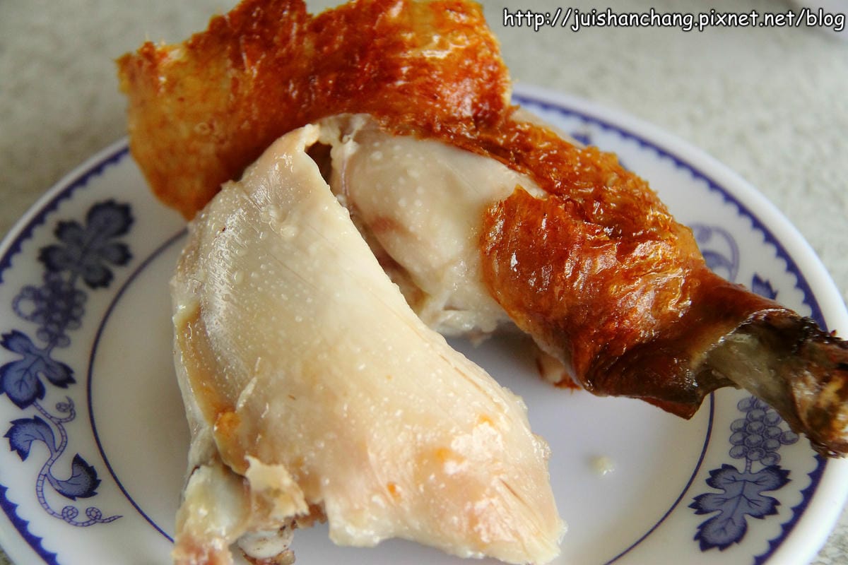 【食‖宜蘭】雷公埤冷泉碳烤～宜蘭隱藏版美食，大嗑烤魚，現撈ㄟ才敢大聲！