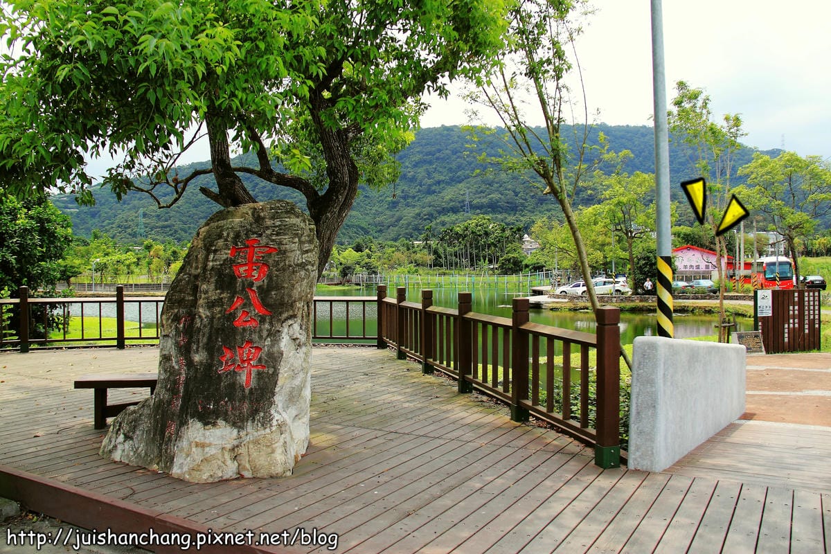 【食‖宜蘭】雷公埤冷泉碳烤～宜蘭隱藏版美食，大嗑烤魚，現撈ㄟ才敢大聲！