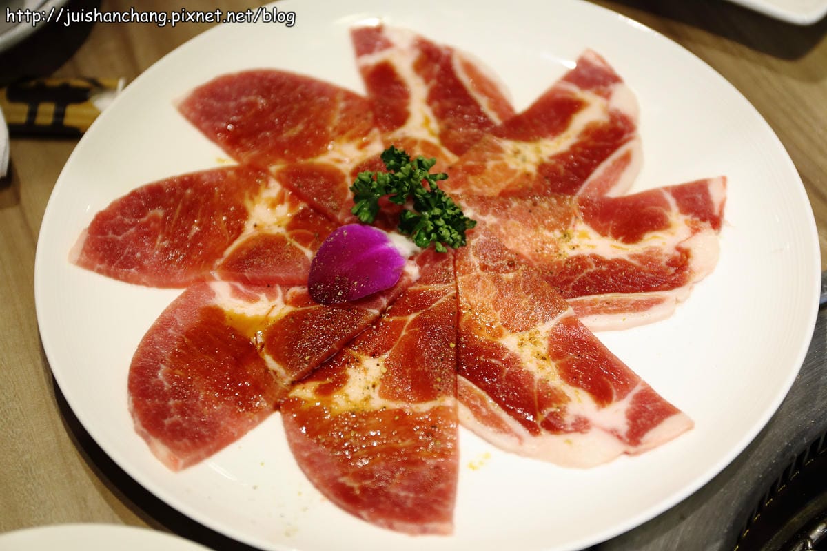 【食‖台中】老井極上燒肉～味蕾頂級饗宴，嚴選食材，令人口水直流的燒烤