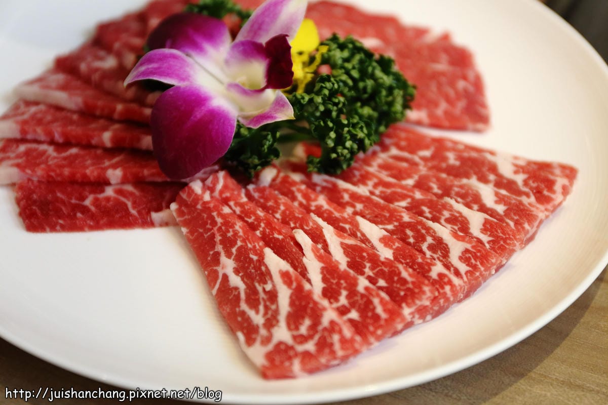 【食‖台中】老井極上燒肉～味蕾頂級饗宴，嚴選食材，令人口水直流的燒烤