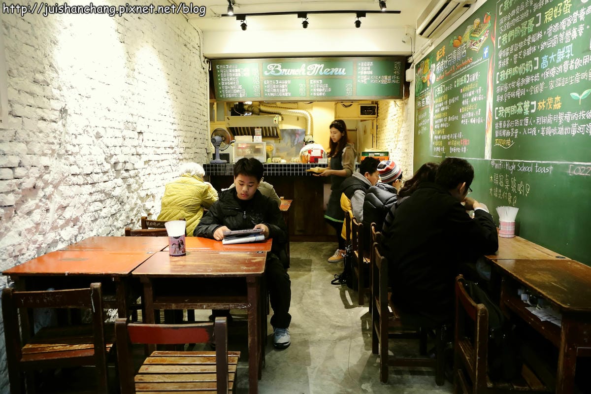 【食║台北】高三孝碳烤吐司～古早味碳烤吐司隱身南門市場小巷弄