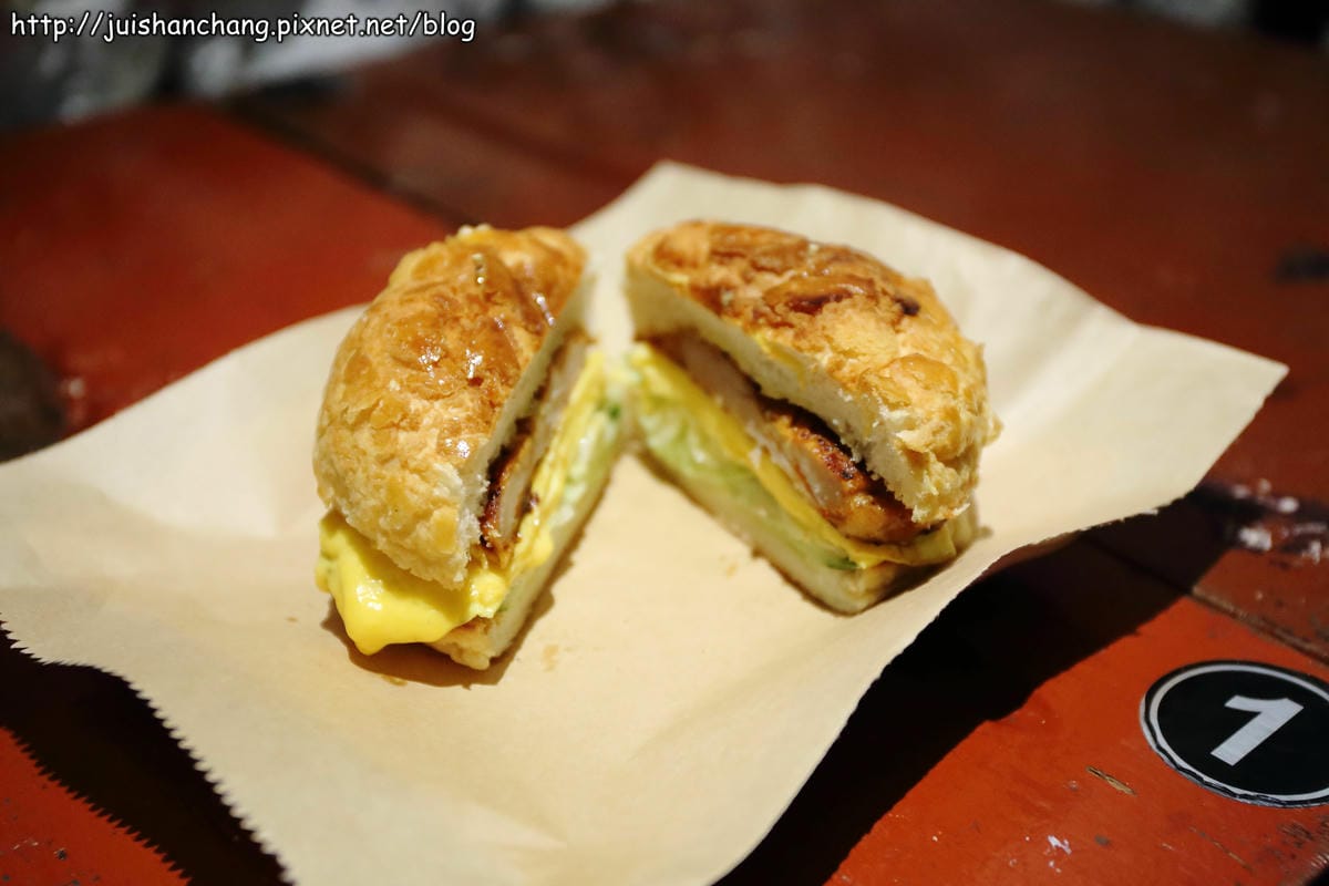 【食║台北】高三孝碳烤吐司～古早味碳烤吐司隱身南門市場小巷弄