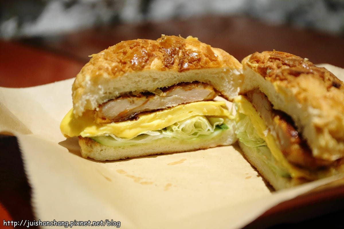 【食║台北】高三孝碳烤吐司～古早味碳烤吐司隱身南門市場小巷弄