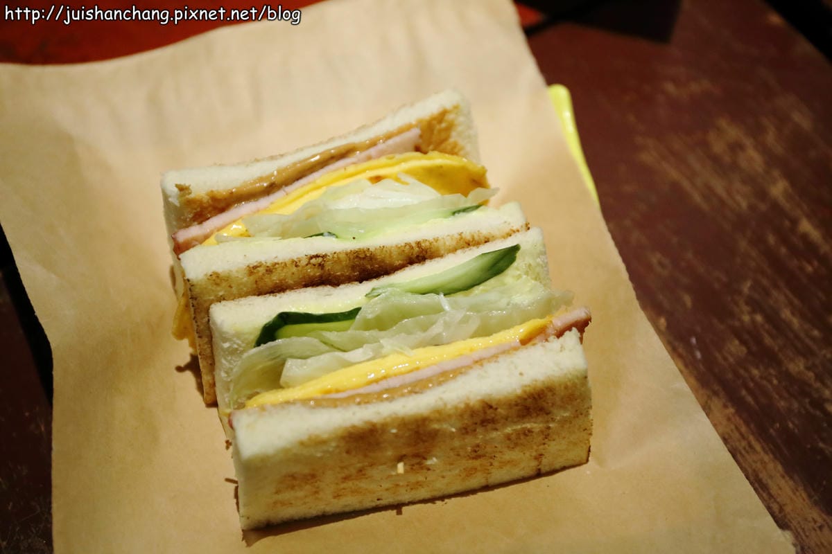 【食║台北】高三孝碳烤吐司～古早味碳烤吐司隱身南門市場小巷弄