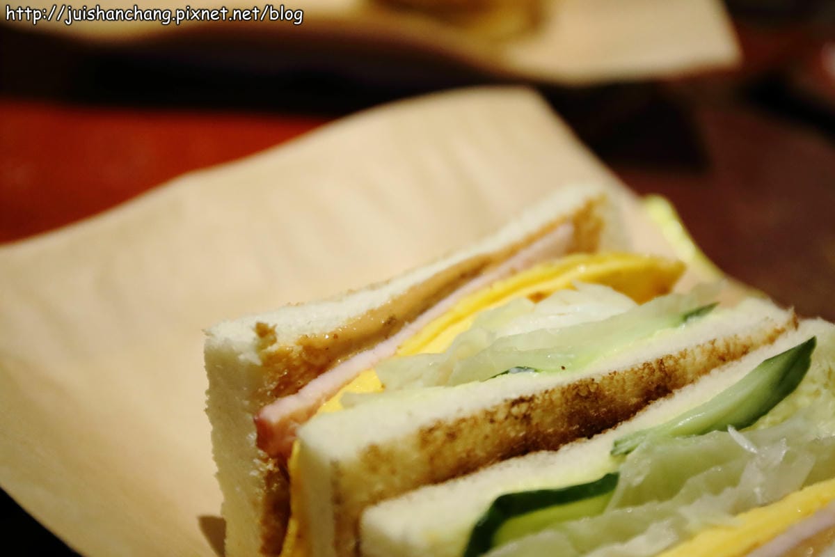 【食║台北】高三孝碳烤吐司～古早味碳烤吐司隱身南門市場小巷弄
