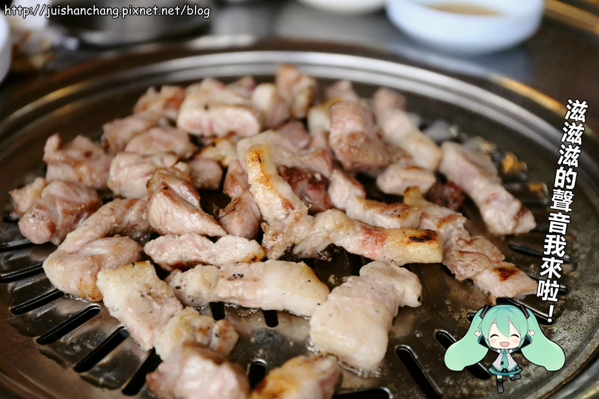 【2014。韓國首爾自由行║弘大站】홍익숮불갈비弘益炭火烤肉～吃不膩肥到無怨尤……