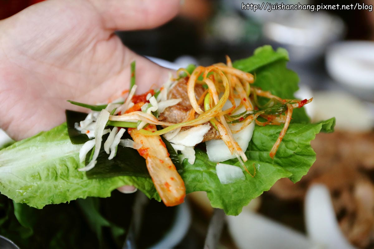 【2014。韓國首爾自由行║弘大站】홍익숮불갈비弘益炭火烤肉～吃不膩肥到無怨尤……