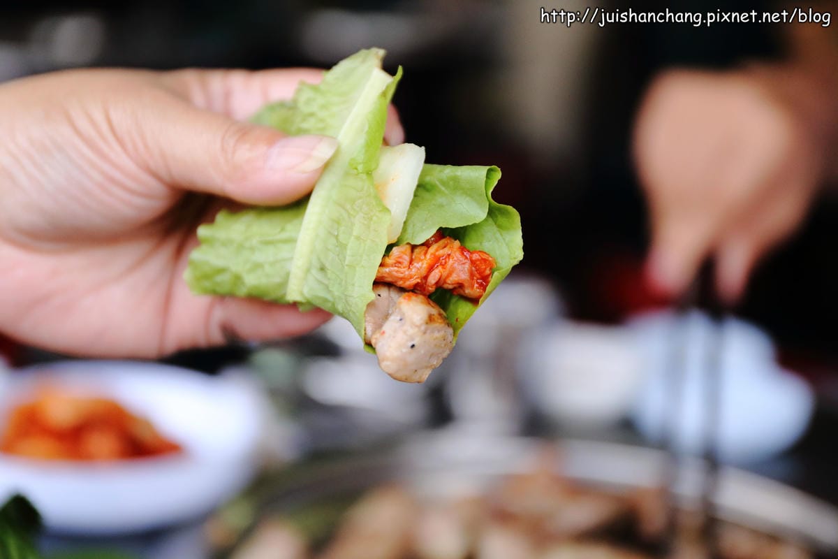 【2014。韓國首爾自由行║弘大站】홍익숮불갈비弘益炭火烤肉～吃不膩肥到無怨尤……