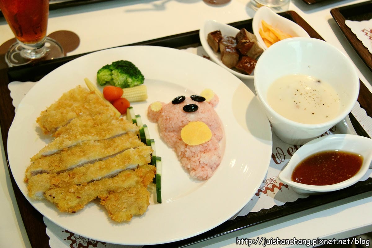 【食║彰化花壇】全國麗園咖啡廳～泰迪熊主題咖啡廳，萌殺啦！