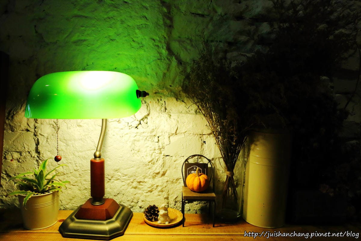 【食║台北】南西六號公寓～鐵鍋鬆餅與狗店長Peko的親密時光，吠～