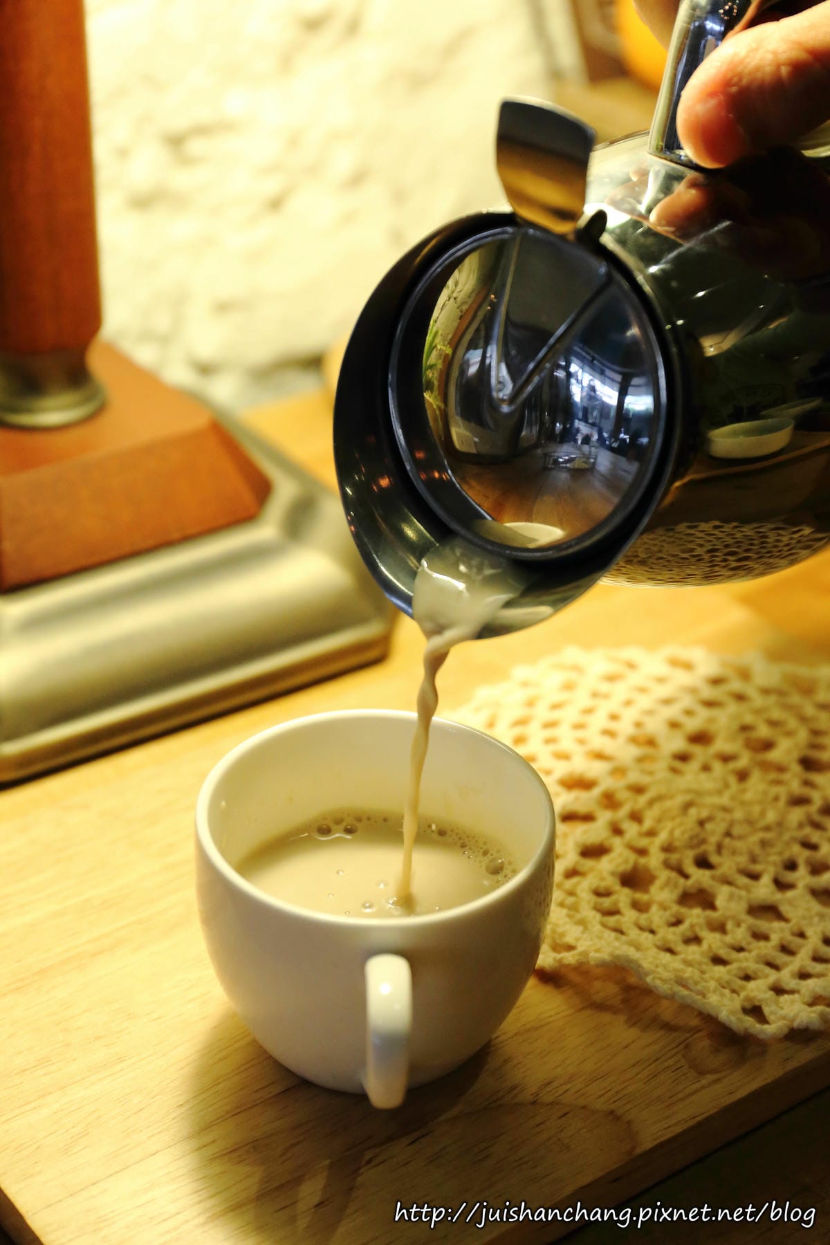 【食║台北】南西六號公寓～鐵鍋鬆餅與狗店長Peko的親密時光，吠～