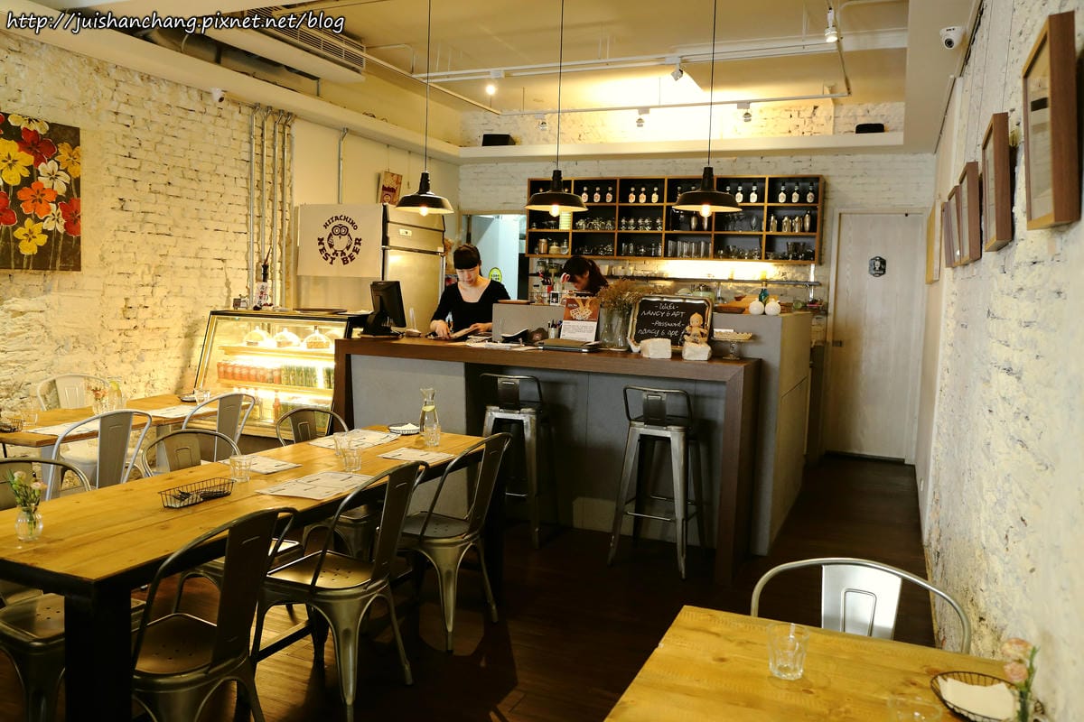 【食║台北】南西六號公寓～鐵鍋鬆餅與狗店長Peko的親密時光，吠～