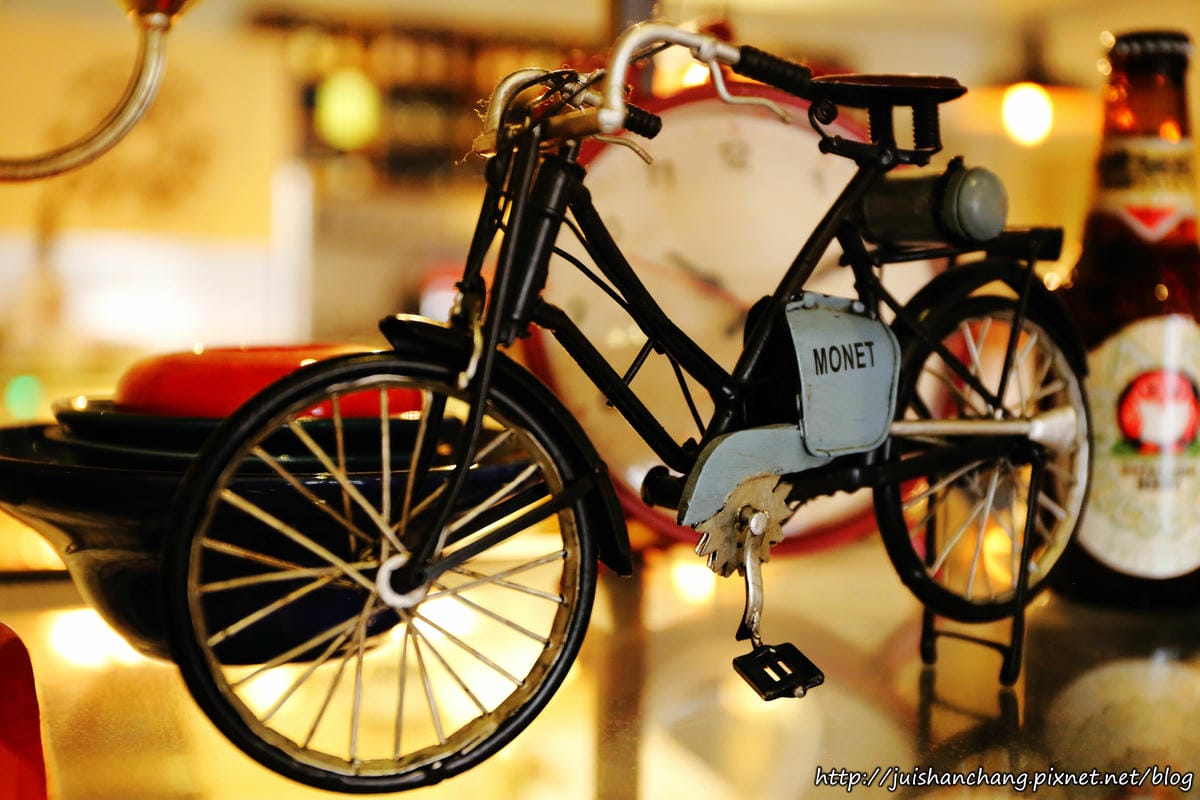 【食║台北】南西六號公寓～鐵鍋鬆餅與狗店長Peko的親密時光，吠～