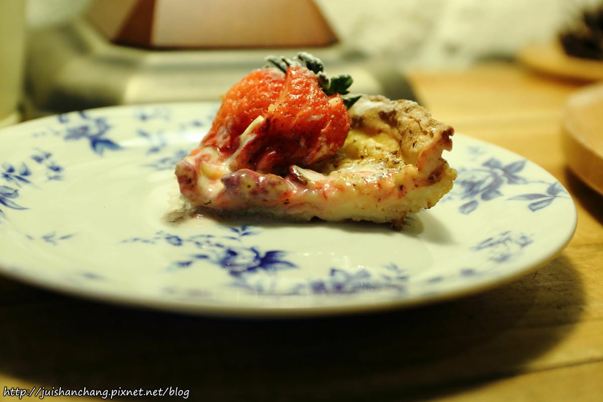 【食║台北】南西六號公寓～鐵鍋鬆餅與狗店長Peko的親密時光，吠～