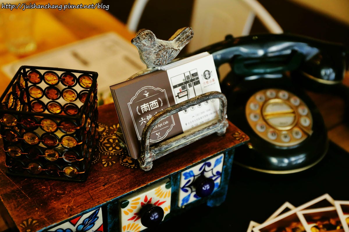 【食║台北】南西六號公寓～鐵鍋鬆餅與狗店長Peko的親密時光，吠～