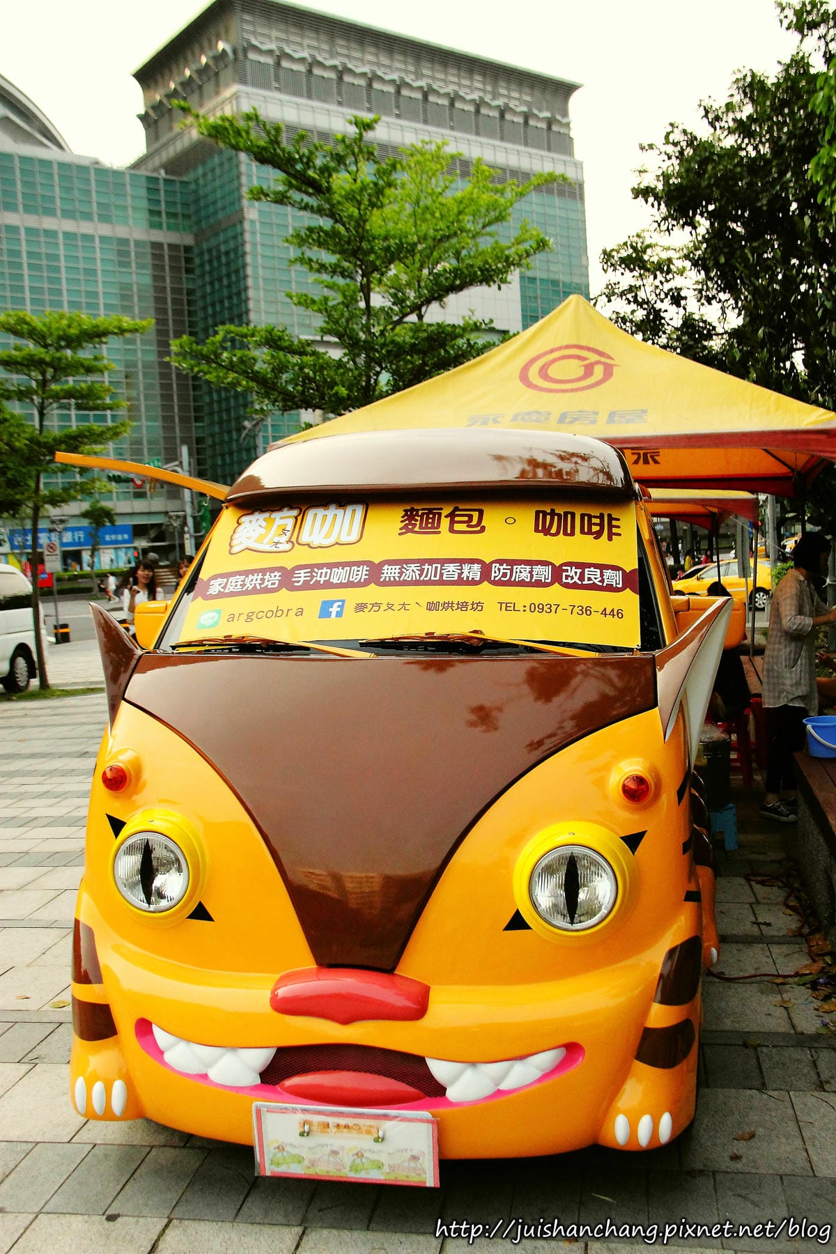 【食║桃園】麥方ㄆㄤˋ咖烘焙坊～龍貓再現？！超卡哇伊龍貓胖卡街頭啪啪走？！