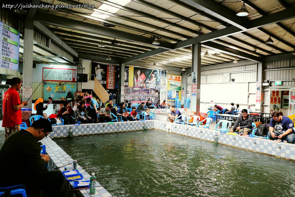 【遊║新北中和】全球複合式休閒館～釣蝦/保齡球/棒球/壘球/射擊/射箭，揪團來運動囉！