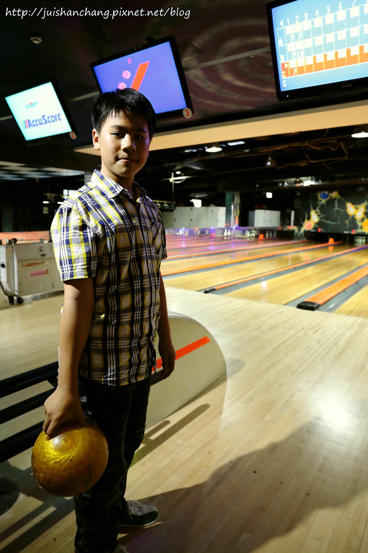 【遊║新北中和】全球複合式休閒館～釣蝦/保齡球/棒球/壘球/射擊/射箭，揪團來運動囉！